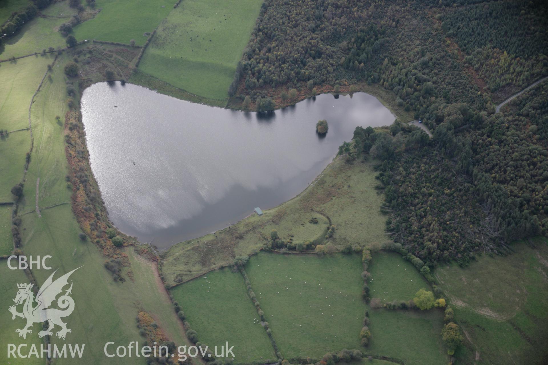 RCAHMW colour oblique aerial photograph of Llyn Gwyn Enclosure, viewed from the north-east. Taken on 13 October 2005 by Toby Driver