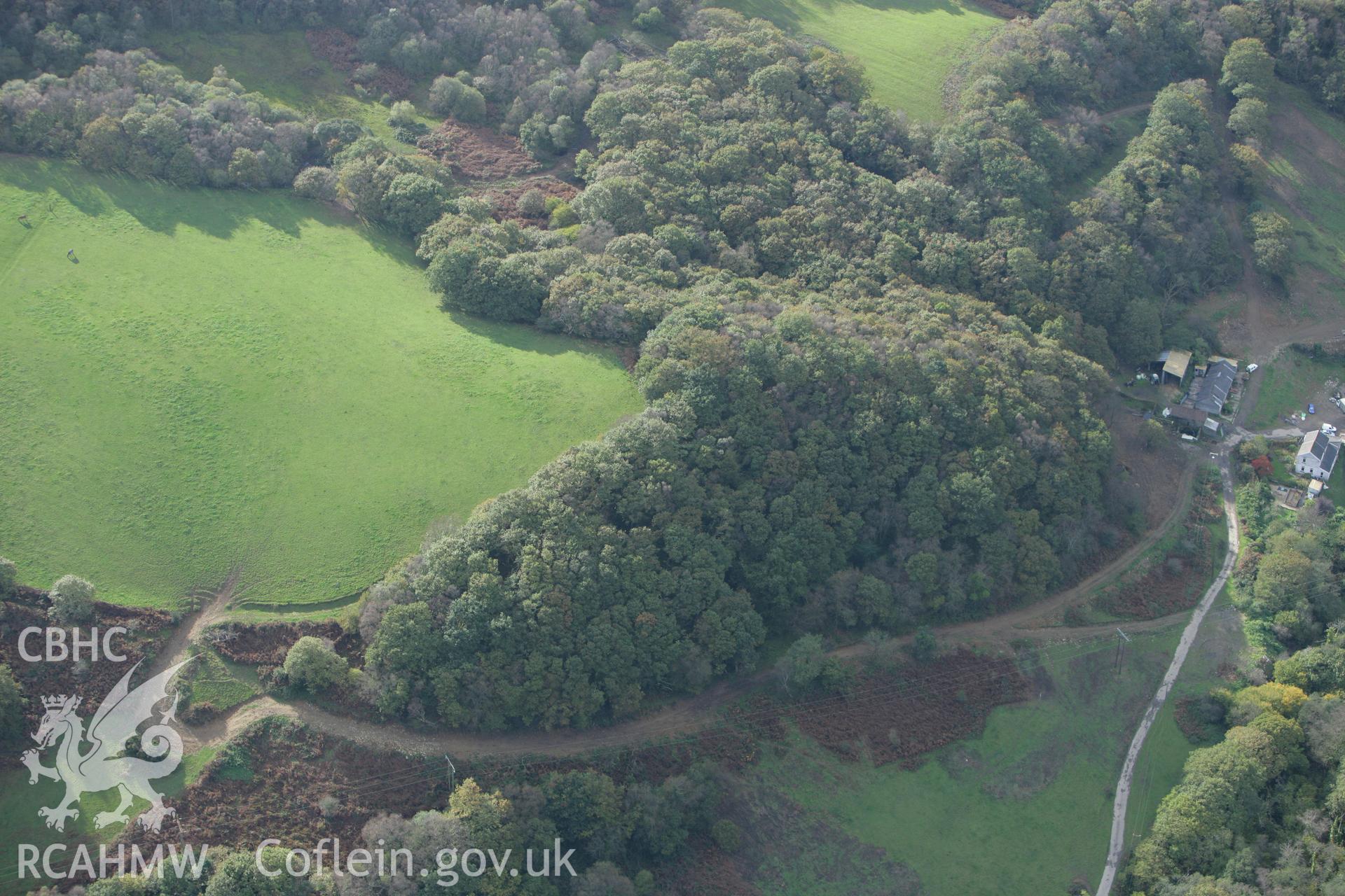 RCAHMW colour oblique photograph of Cwm Clais Motte. Taken by Toby Driver on 16/10/2008.