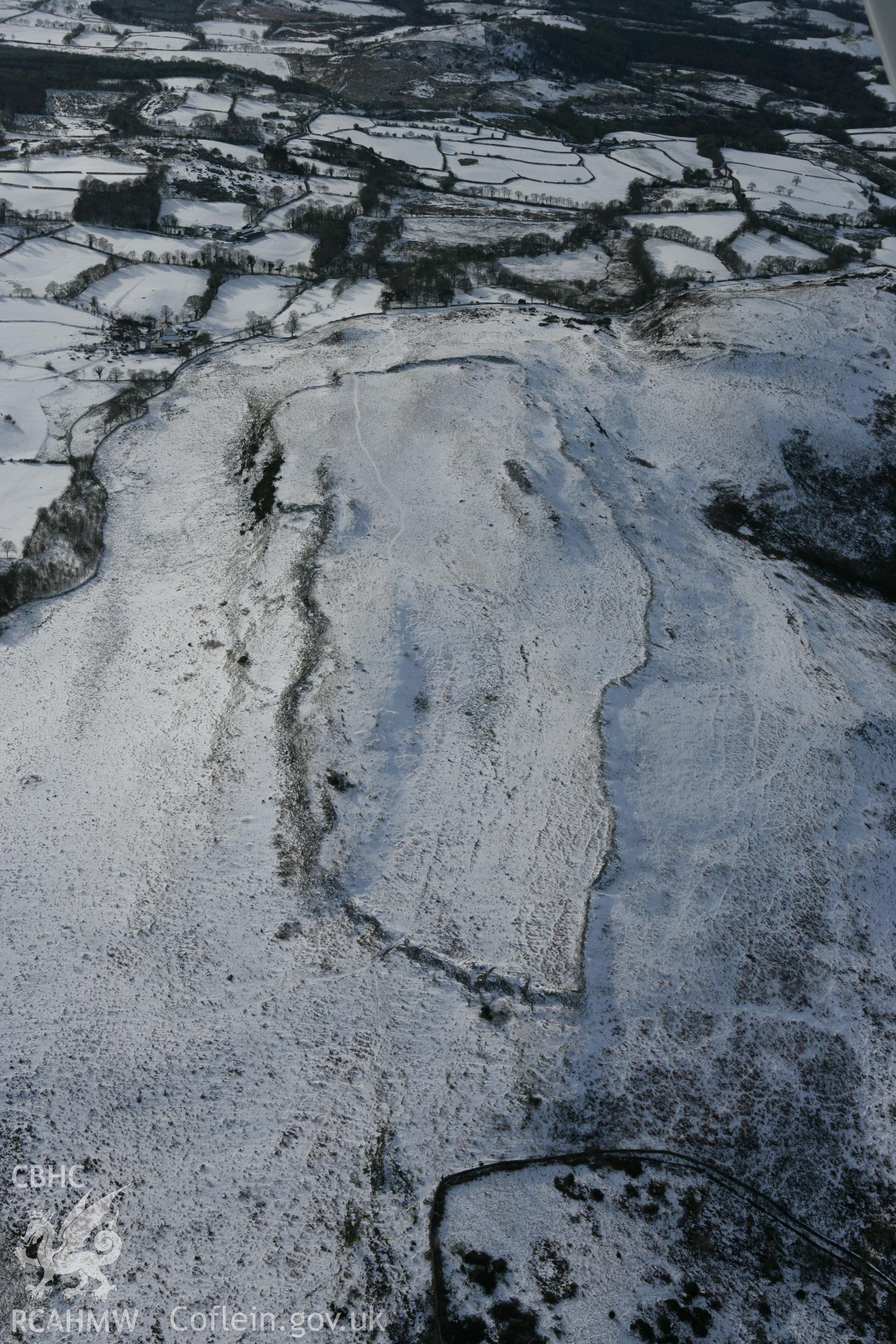 RCAHMW colour oblique photograph of Y Gaer Fawr hillfort on Carn Goch, under snow. Taken by Toby Driver on 06/02/2009.