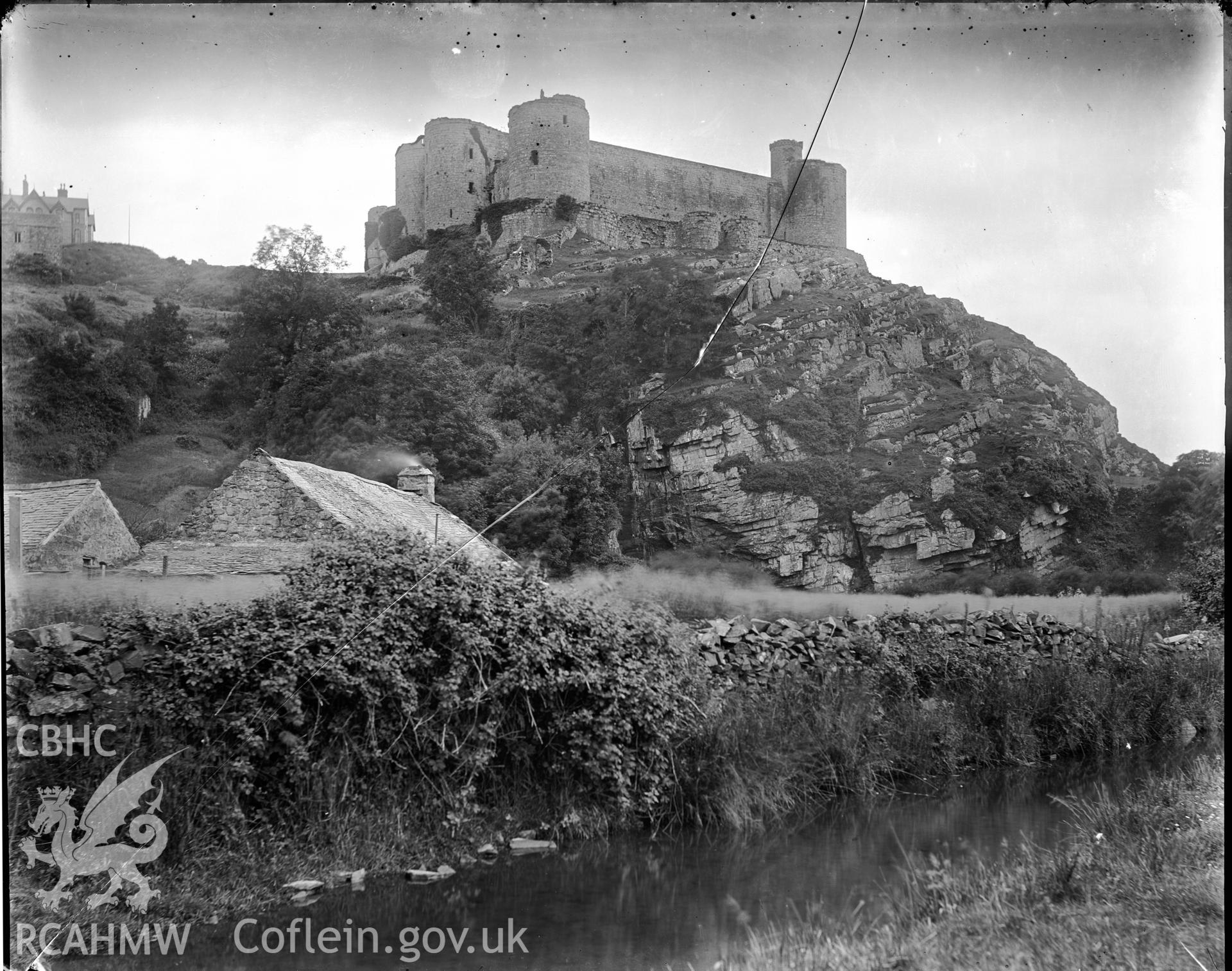 Back and white print showing Harlech Castle.