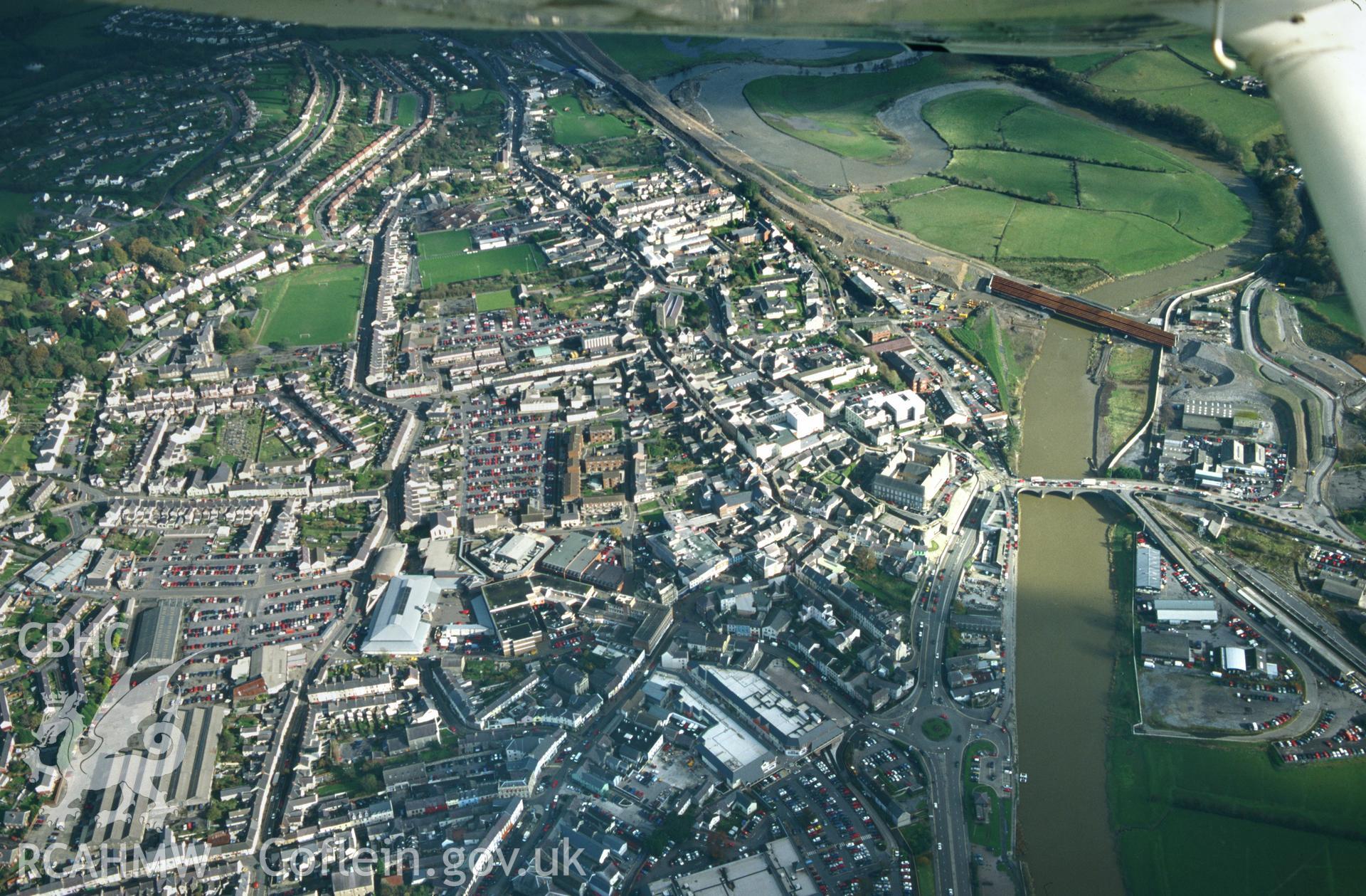RCAHMW colour slide oblique aerial photograph of Carmarthen, taken on 30/10/1998 by Toby Driver