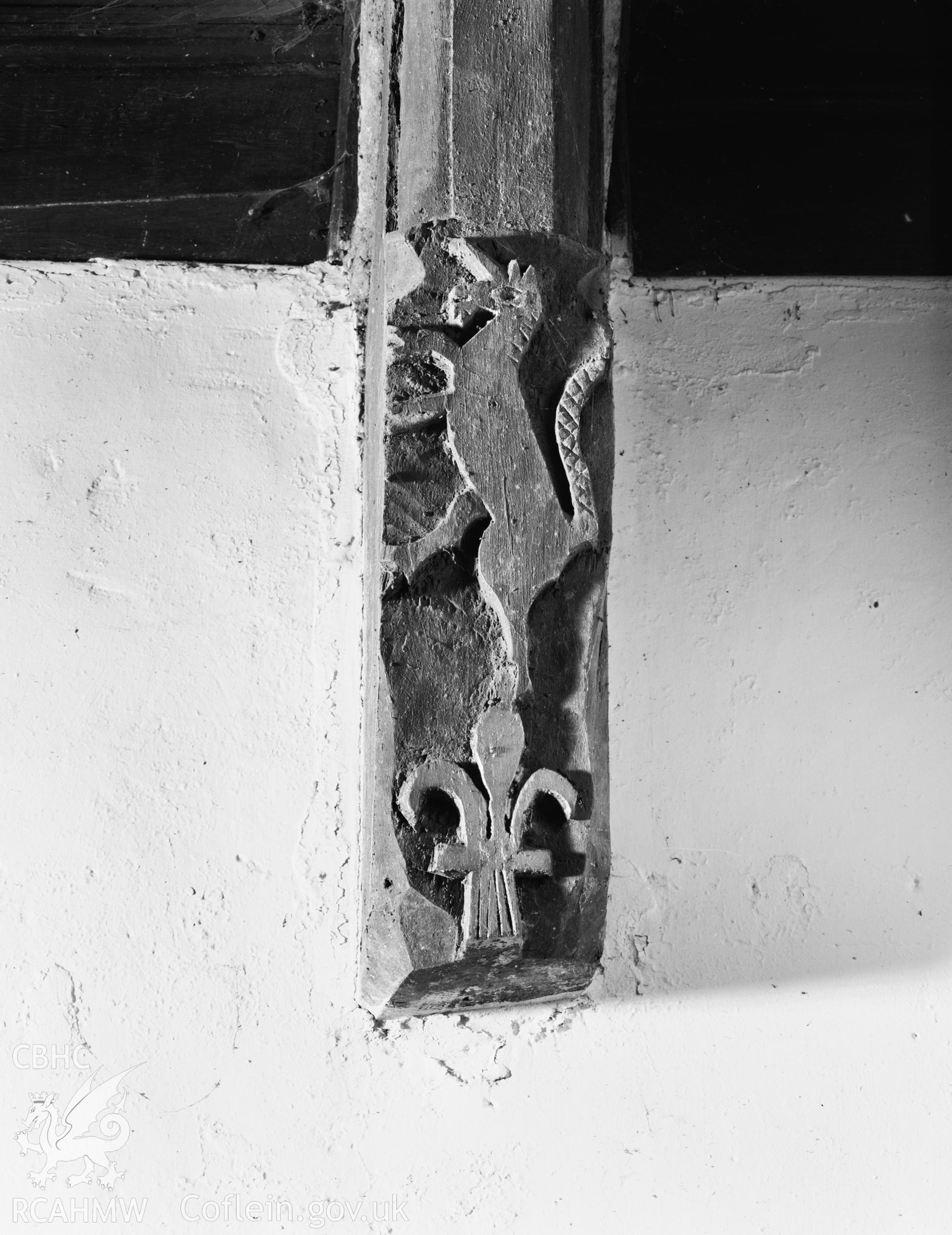 Interior, carved feet of central chancel truss, with unicorn & lion rampant - Stuart arms.