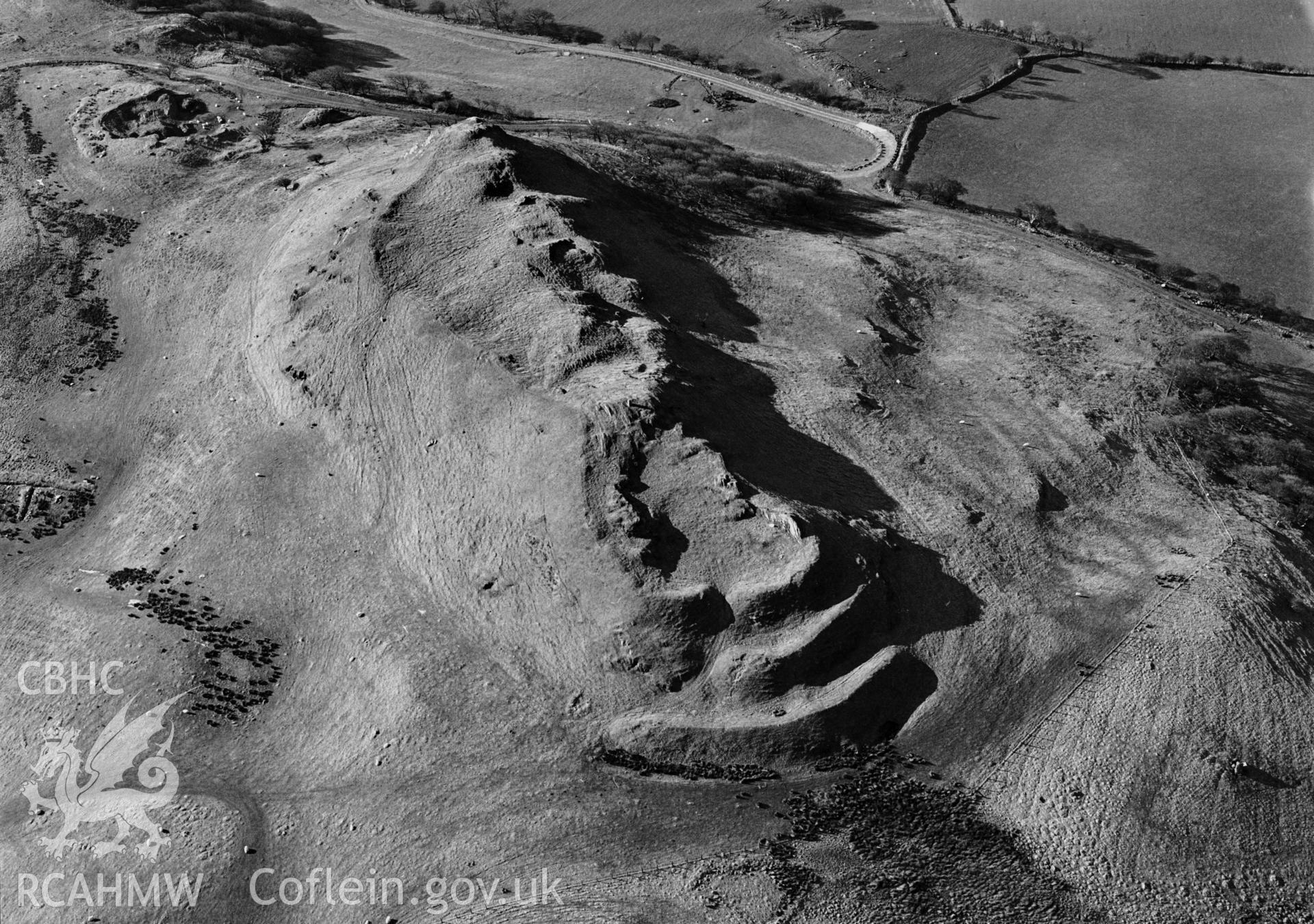 RCAHMW black and white oblique aerial photograph of Pen y Bannau, taken by Toby Driver, 2001