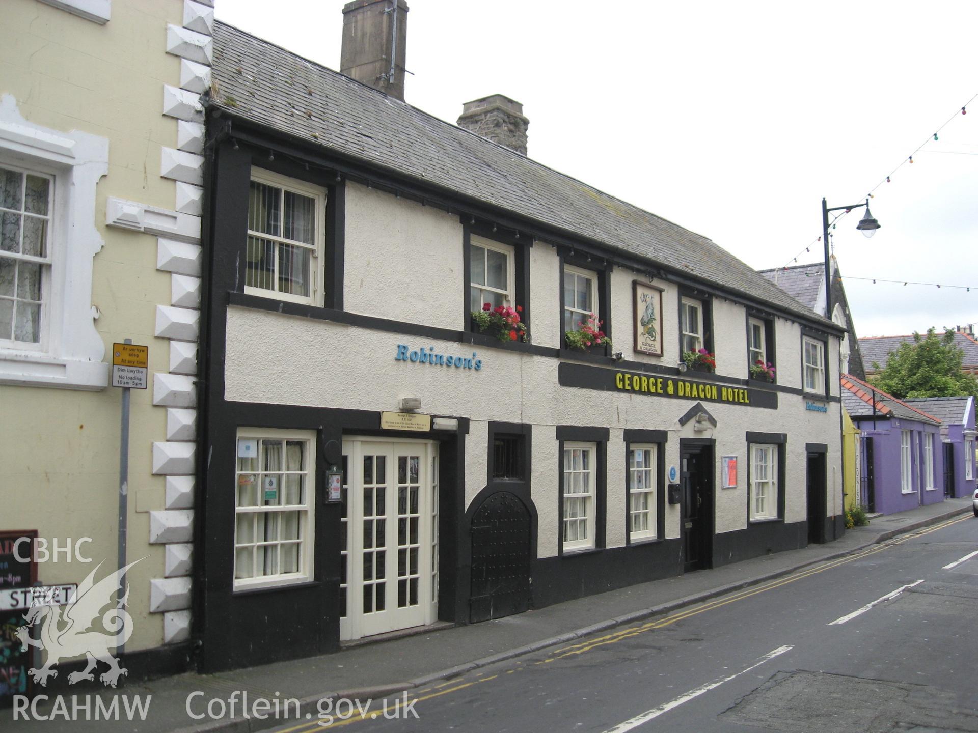 Colour photo of the George and Dragon, Beaumaris, taken by Paul R. Davis, 10th May 2005.