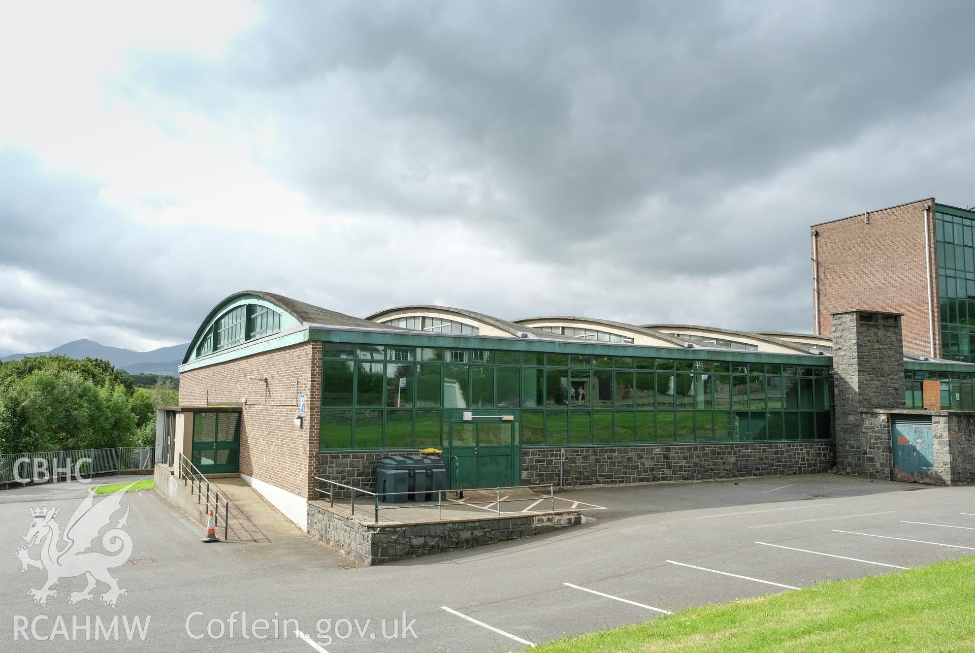 Digital colour photograph showing exterior view of Caernarfonshire Technical College, Ffriddoedd Road, Bangor. Photographed by Dilys Morgan and donated by Wyn Thomas of Grwp Llandrillo-Menai Further Education College, 2019.