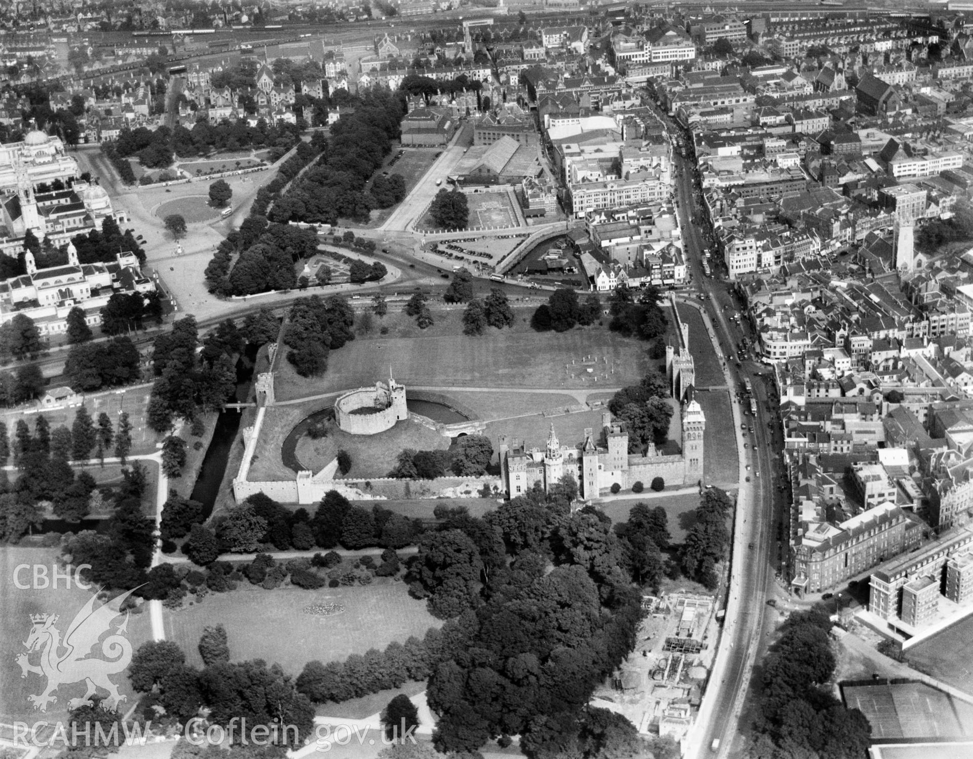 View of central Cardiff showing castle, oblique aerial view. 5?x4? black and white glass plate negative.