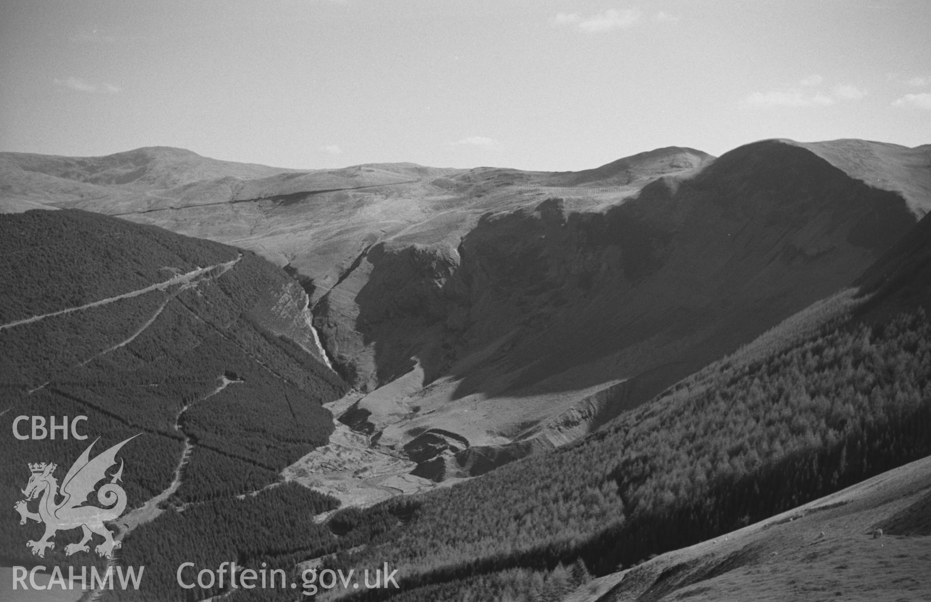Black and White photograph showing view along Creigiau Bwlch-Hyddgen towards Plynlimon. Photographed by Arthur Chater in April 1962 from Grid Reference SN 773 949, looking south south-east.