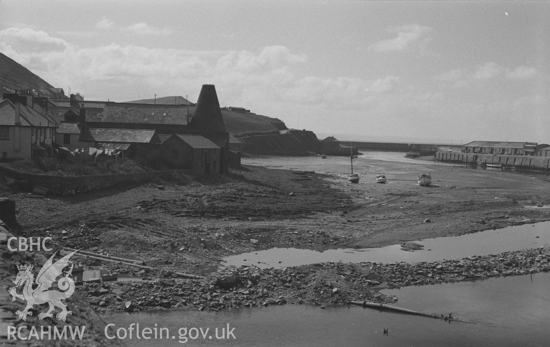 Black and White photograph showing Aberystwyth Harbour and limekiln, viewed from Trefechan Bridge. Photographed by Arthur Chater in March 1961, from Grid Reference SN 5827 8133.