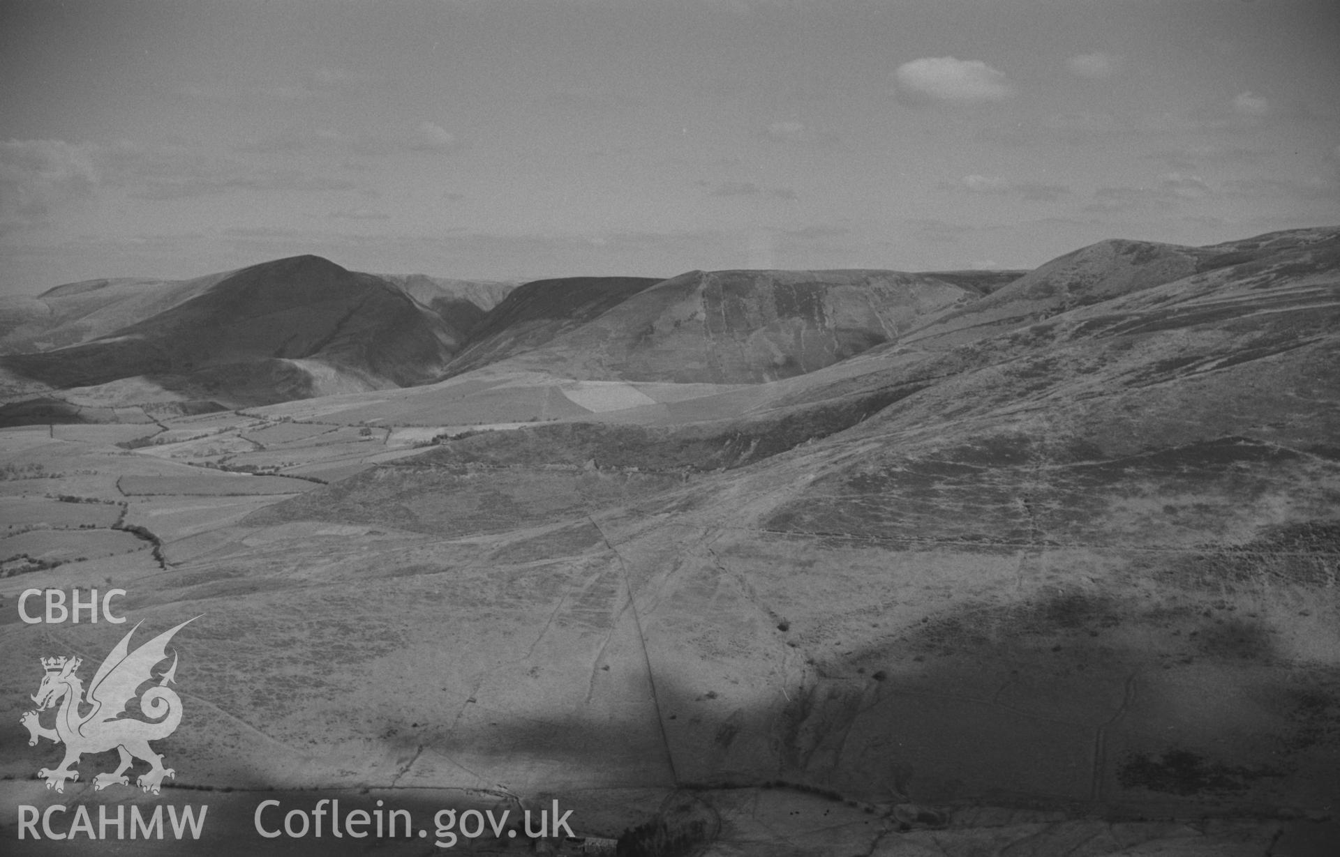 Black and White photograph showing Bwlch Hyddgyn landscape.