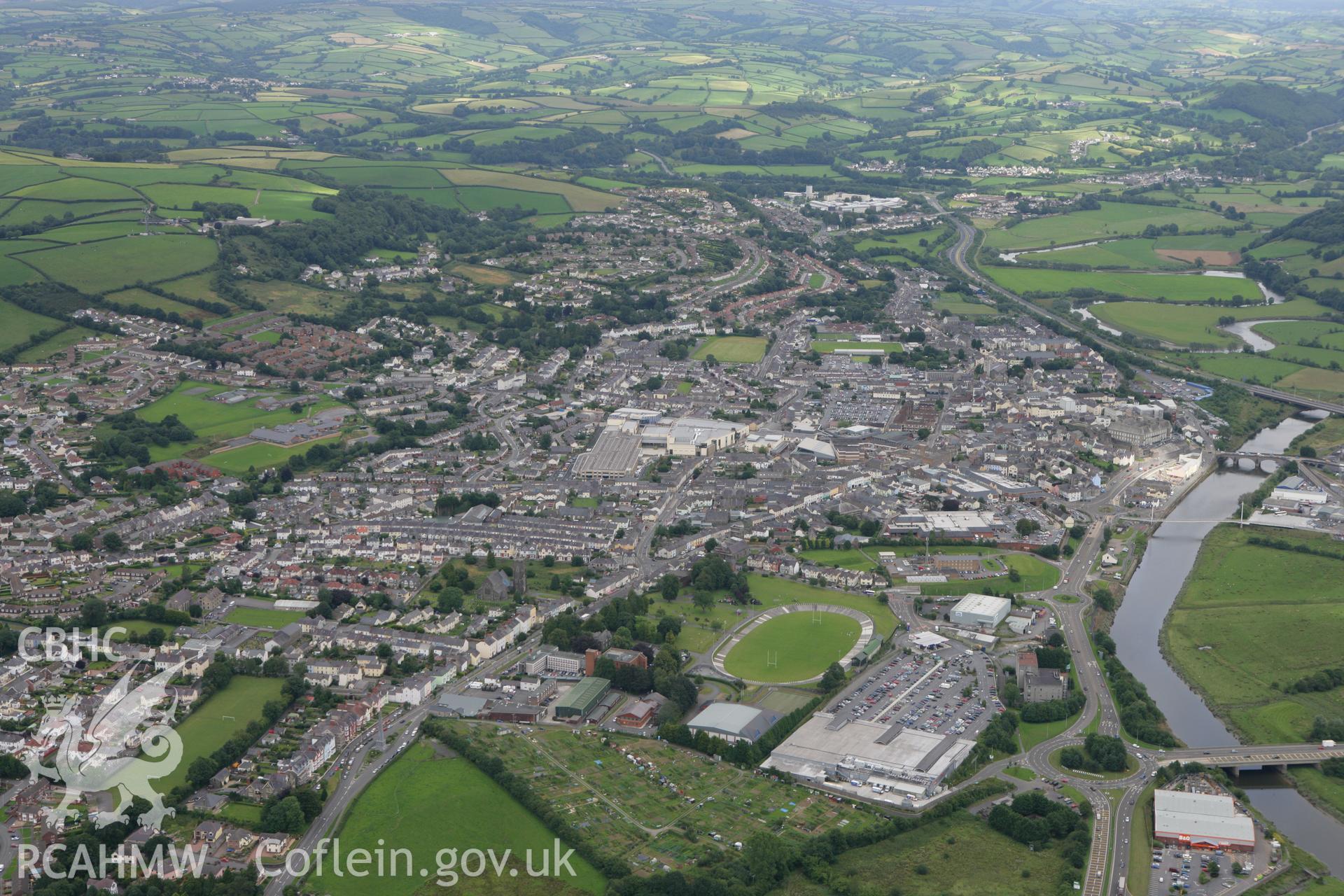 RCAHMW colour oblique photograph of Carmarthen, from the west. Taken by Toby Driver on 29/07/2010.