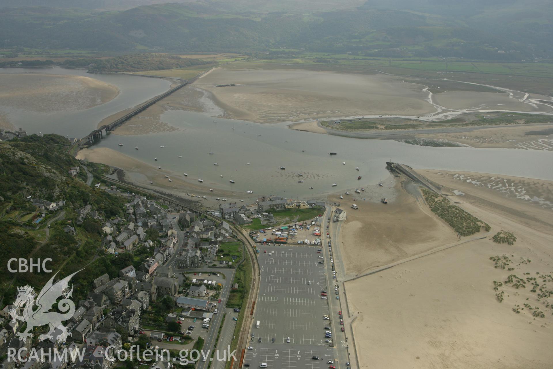 RCAHMW colour oblique photograph of Barmouth;Abermaw, view from the North West. Taken by Toby Driver on 08/10/2007.